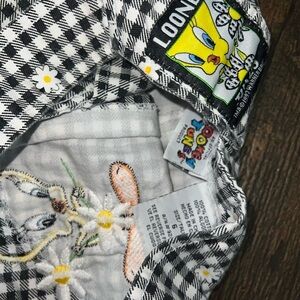 Looney Tunes size 6 jumper
